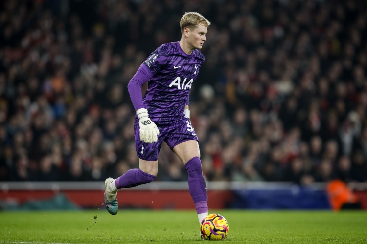 欧洲杯直播-天空体育：西汉姆有意热刺门将金斯基，可能租借球员到本赛季结束